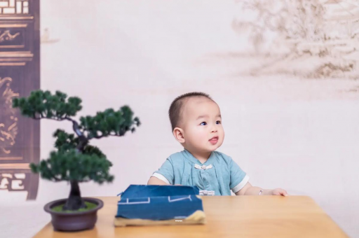 乐山宝宝摔到头第五天吐了 乐山宝宝摔到头第五天吐了